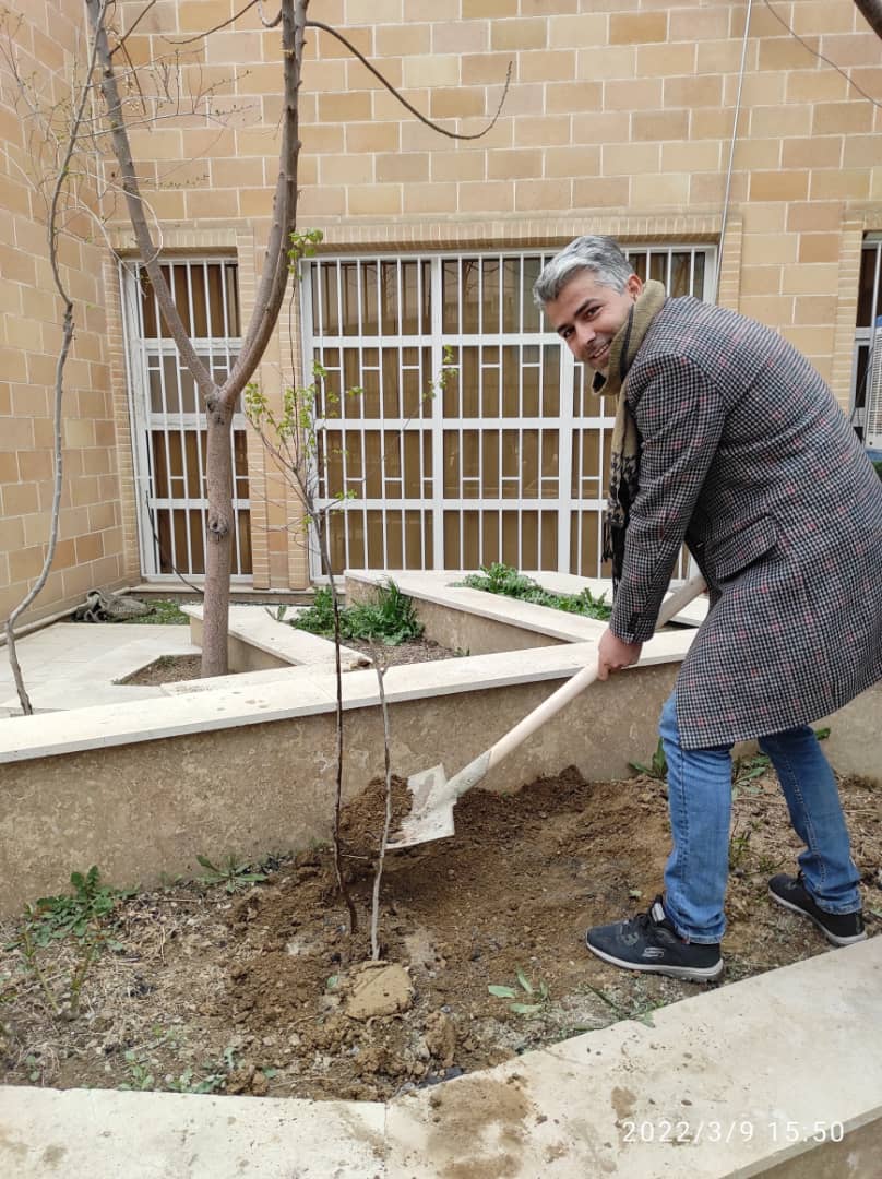 کاشت ۳۰ اصله درخت توسط خبرنگاران خانه مطبوعات شهرستان قدس