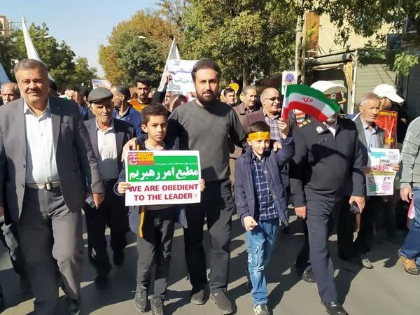 خروش مردم دارالمجاهدین همدان در راهپیمایی 13 آبان