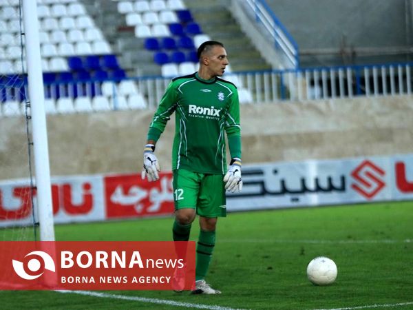 دیدار تیم های فوتبال ملوان  بندرانزلی _ سپاهان اصفهان