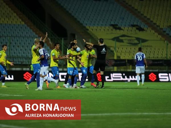 دیدار تیم های فوتبال صنعت نفت - استقلال