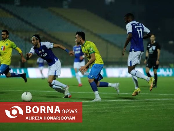 دیدار تیم های فوتبال صنعت نفت - استقلال