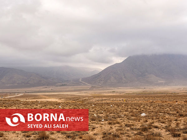 ییلاق اوپرت دیواره‌ی اوپرت را به شمال‌شرقی قله‌ی خرو نرو متصل می‌کند که بخش شمالی آن مرز بین جنگل‌های هیرکانی در شمال و دشت کویری در جنوب است