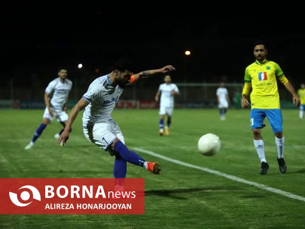 دیدار تیم های فوتبال صنعت نفت  - گل گهر