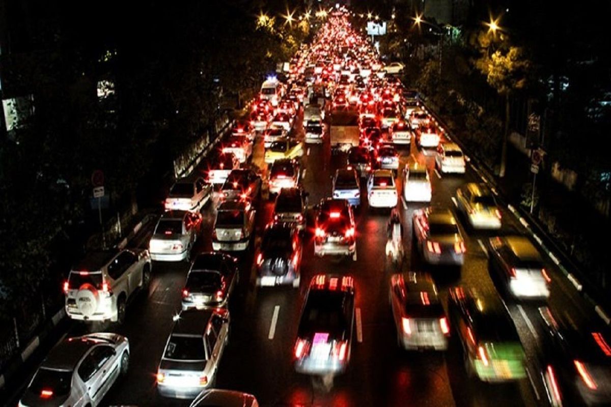 ترافیک در آزادراه قزوین_کرج سنگین است.