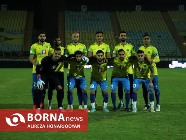 دیدار تیم های فوتبال صنعت نفت - استقلال