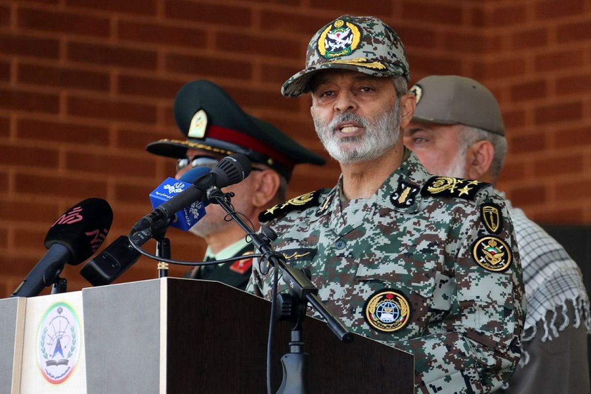 فرمانده کل ارتش: رژیم صهیونیستی اگر می خواهد از ترسِ مرگ خودکشی کند مانعش نمی‌شویم