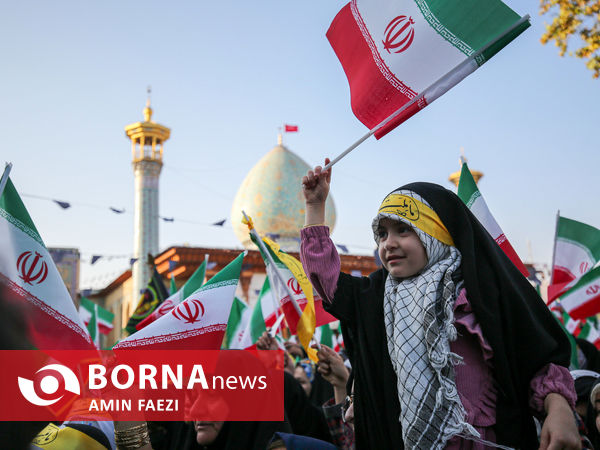 اجرای سرود رفیق شهیدم و سلام فرمانده با حضور دانش آموزان در حرم شاهچراغ(ع)