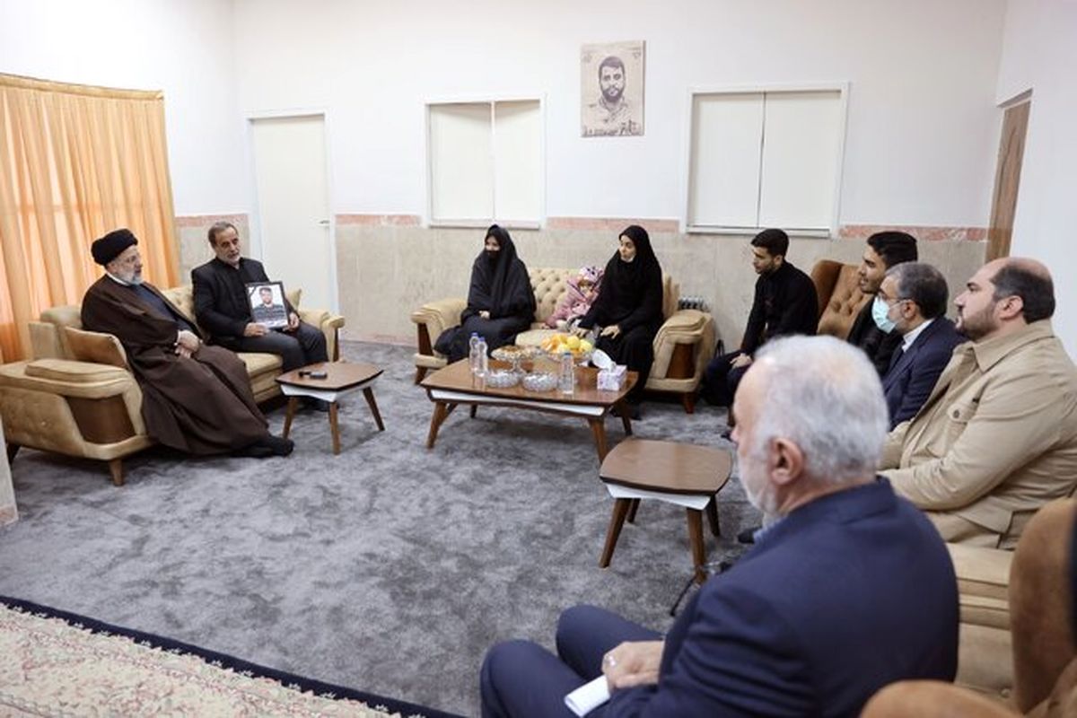 رئیس جمهور با خانواده شهید مدافع امنیت دیدار کرد