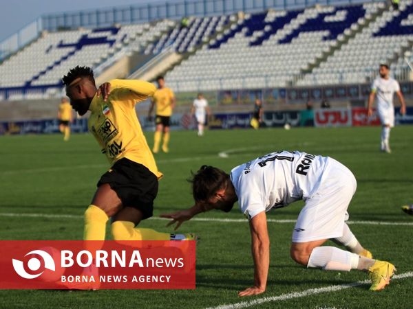 دیدار تیم های فوتبال ملوان  بندرانزلی _ سپاهان اصفهان