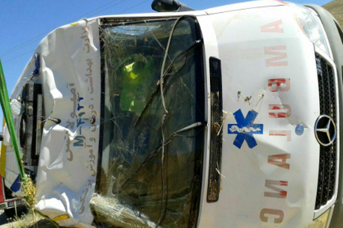 واژگونی آمبولانس خصوصی در جاده رشت به قزوین یک کشته برجای گذاشت 