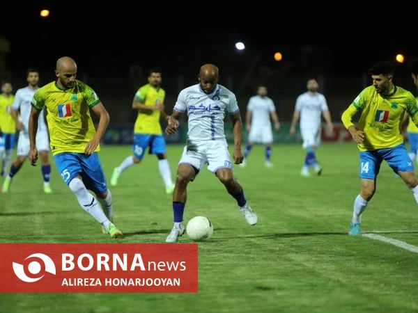 دیدار تیم های فوتبال صنعت نفت  - گل گهر