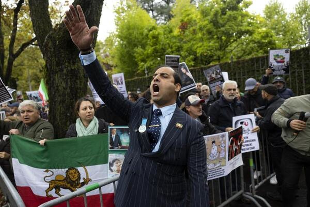 شلیک پلیس سوئیس به دو ایرانی حین بالا رفتن از دیوار سفارت 