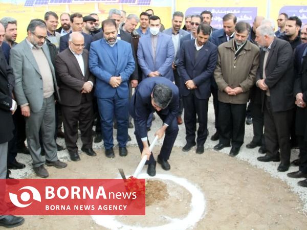 آئین کلنگ زنی بزرگترین نیروگاه خورشیدی کشور