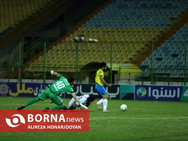 دیدار تیم های فوتبال صنعت نفت  - گل گهر