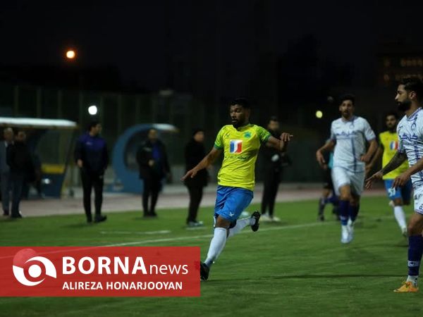 دیدار تیم های فوتبال صنعت نفت  - گل گهر