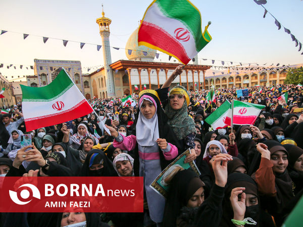 اجرای سرود رفیق شهیدم و سلام فرمانده با حضور دانش آموزان در حرم شاهچراغ(ع)