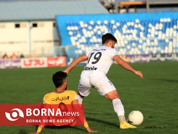 دیدار تیم های فوتبال ملوان  بندرانزلی _ سپاهان اصفهان