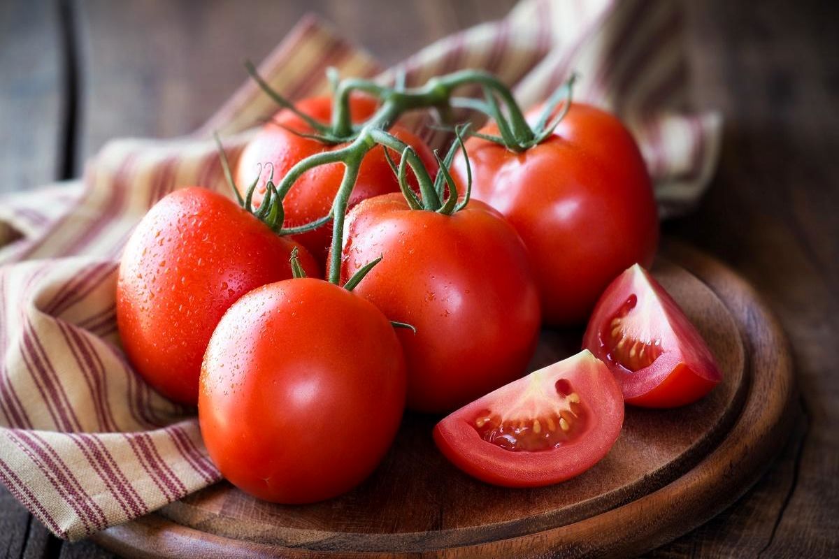 با مصرف گوجه فرنگی این ویتامین حیاتی بدن را تامین کنید!