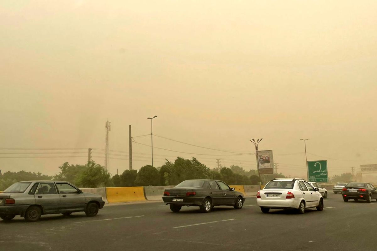  توده گسترده ای از گرد و غبار در شهرستانهای غرب تهران