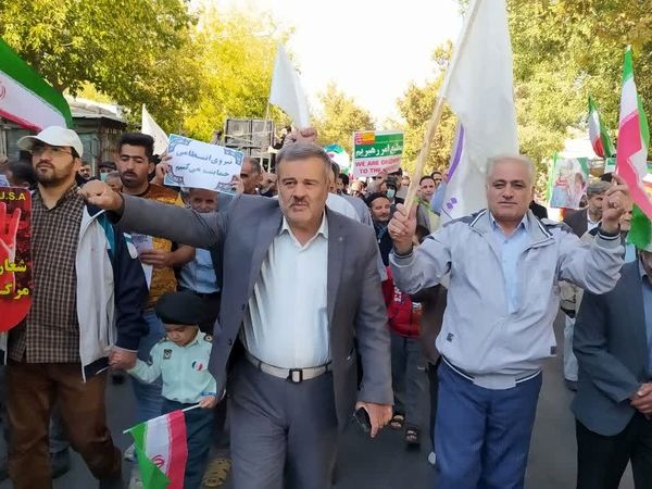 خروش مردم دارالمجاهدین همدان در راهپیمایی 13 آبان