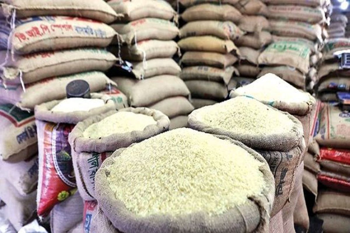 کشف 10 تن برنج تقلبی از فروشگاهی در خیابان مولوی