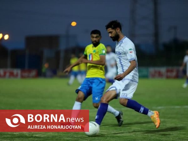 دیدار تیم های فوتبال صنعت نفت  - گل گهر