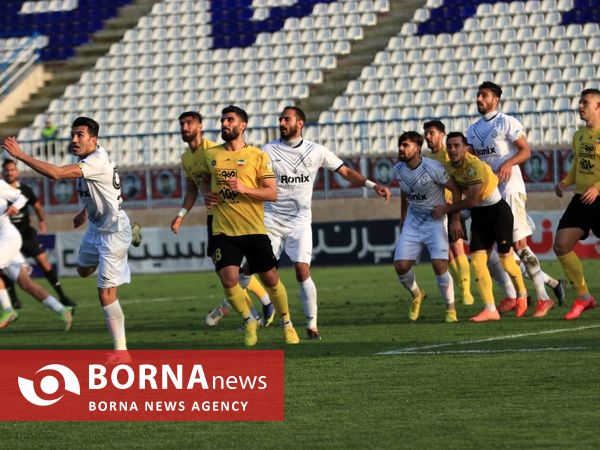 دیدار تیم های فوتبال ملوان  بندرانزلی _ سپاهان اصفهان