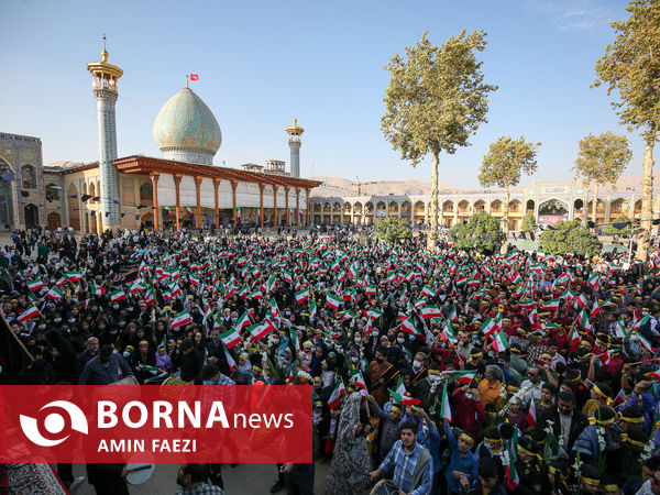 اجرای سرود رفیق شهیدم و سلام فرمانده با حضور دانش آموزان در حرم شاهچراغ(ع)