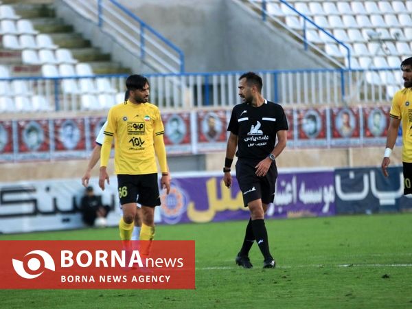 دیدار تیم های فوتبال ملوان  بندرانزلی _ سپاهان اصفهان