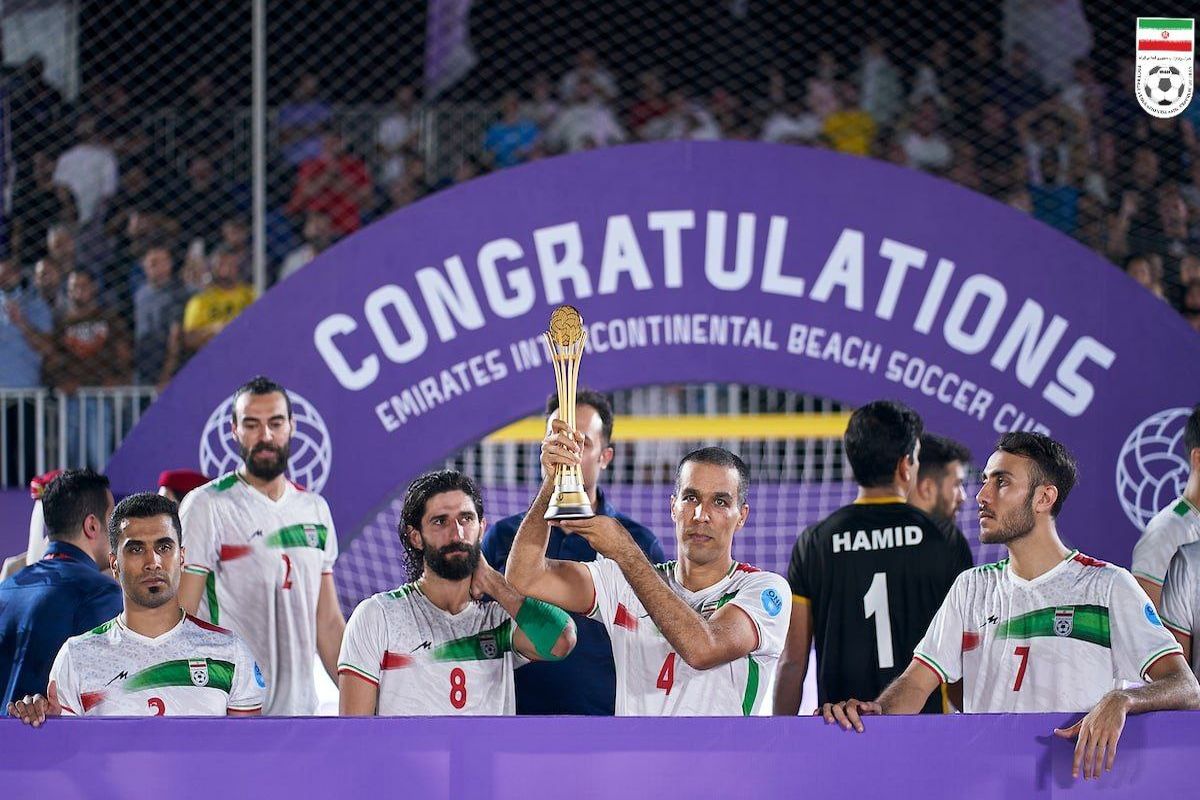 قهرمانان ساحلی باز با جام به تهران رسیدند + تصاویر