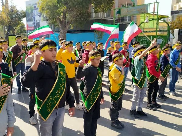 خروش مردم دارالمجاهدین همدان در راهپیمایی 13 آبان