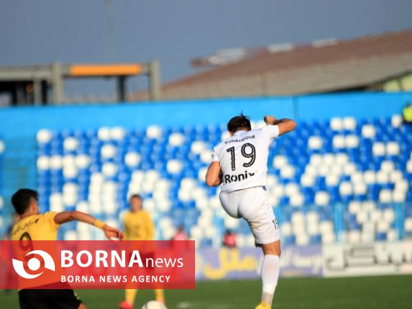 دیدار تیم های فوتبال ملوان  بندرانزلی _ سپاهان اصفهان