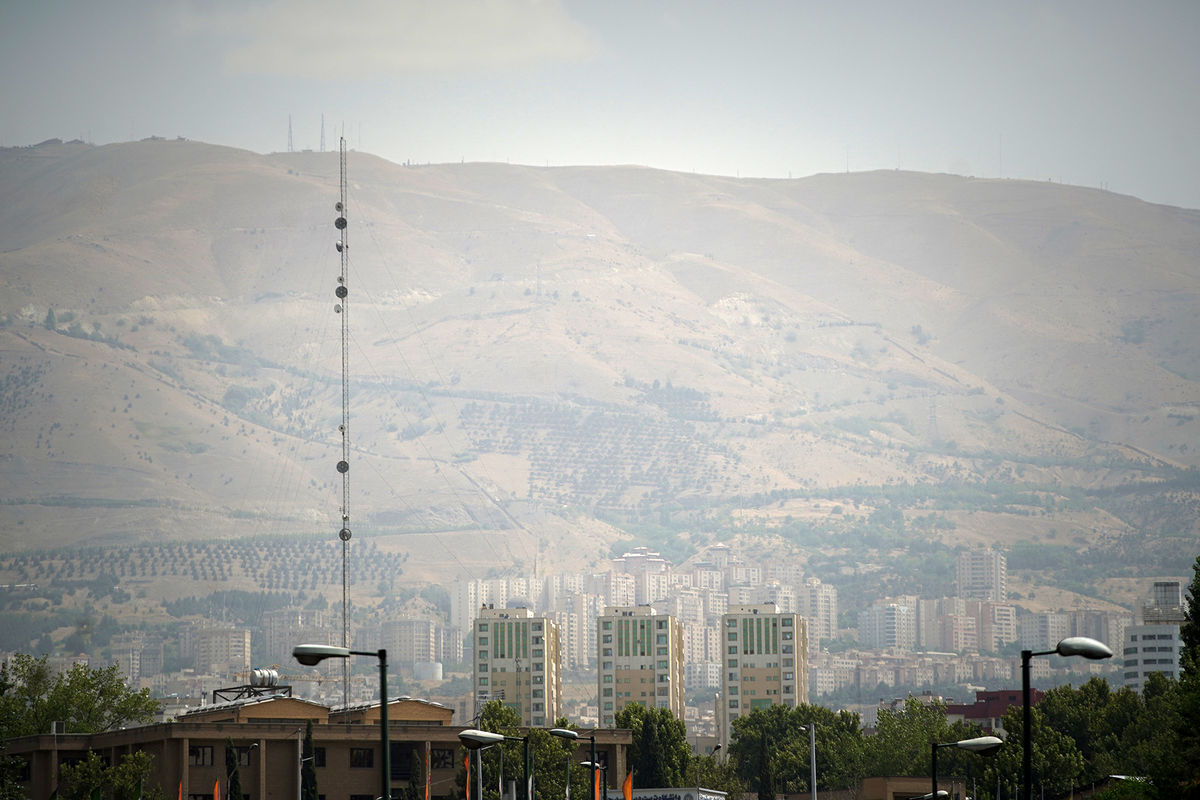 شاخص کیفیت هوای تهران در آستانه ورود به مرز آلودگی 