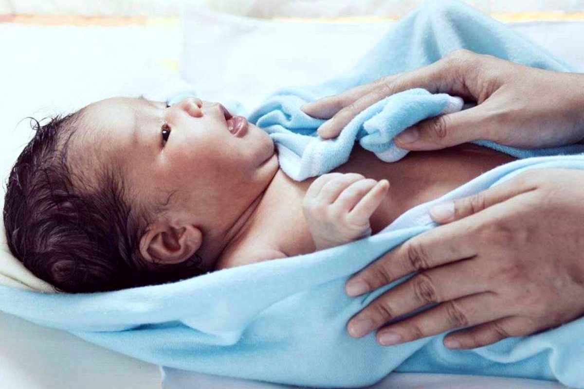 آلودگی هوا میزان تولد نوزاد پسر را افزایش می‌ دهد یا دختر؟