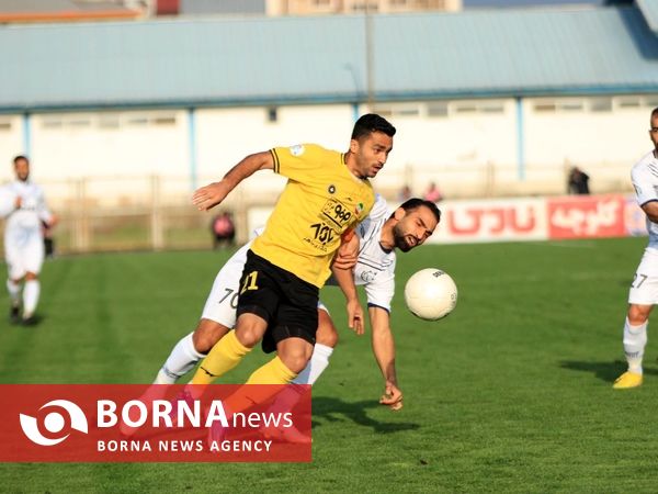 دیدار تیم های فوتبال ملوان  بندرانزلی _ سپاهان اصفهان