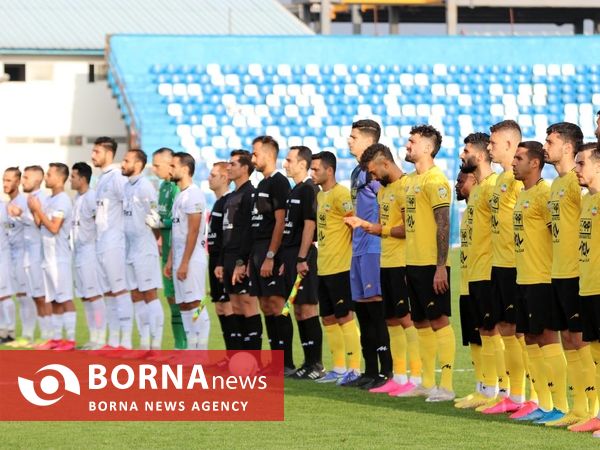 دیدار تیم های فوتبال ملوان  بندرانزلی _ سپاهان اصفهان