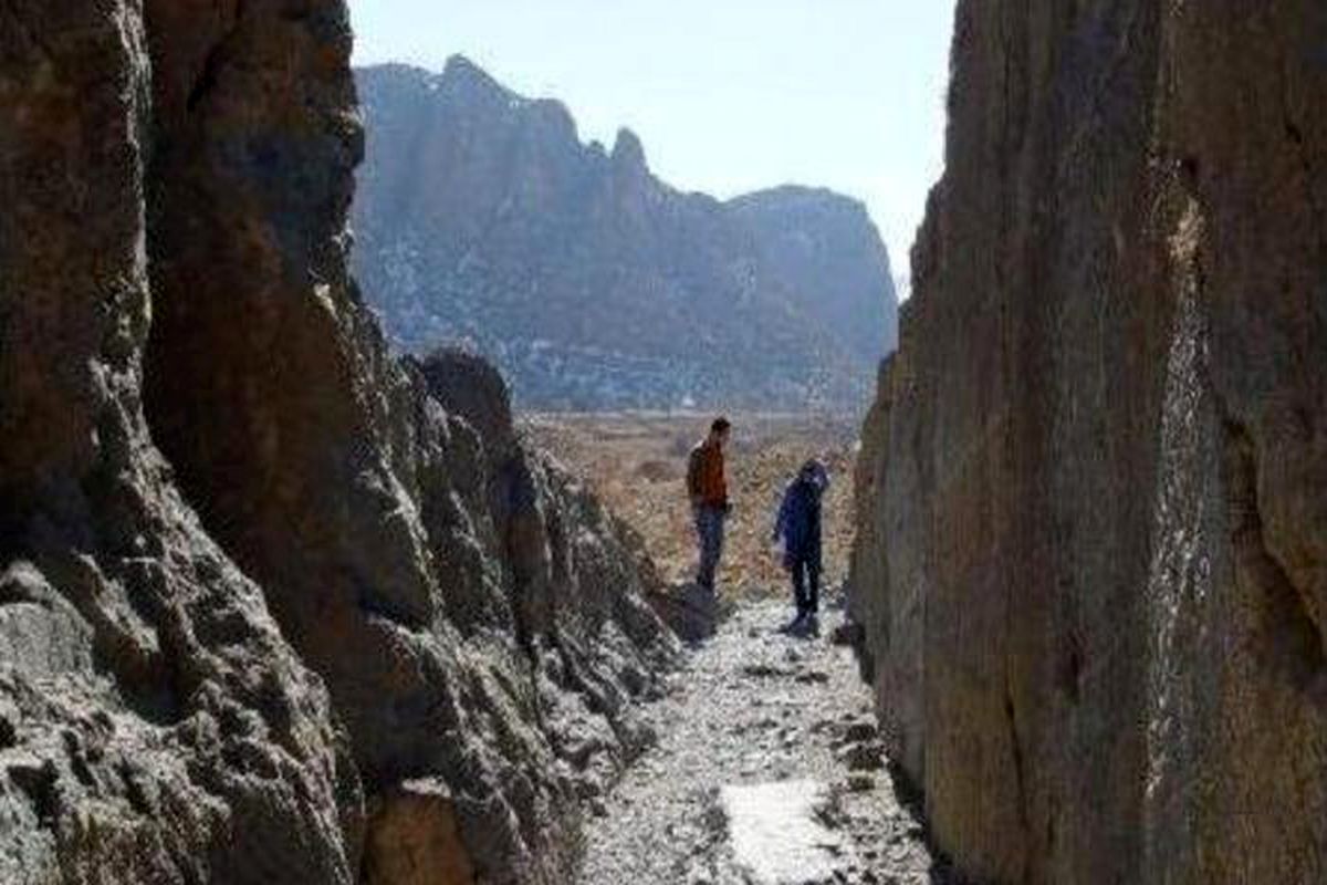 کشف کتیبه‌ سنگی ۱۵۰۰ ساله توسط ۲ کوهنورد 